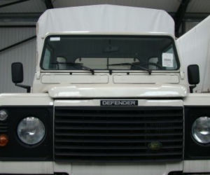 Land Rover Defender NATO