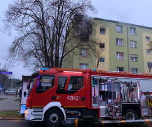 Kędzierzyn-Koźle. Pożar strawił dwa mieszkania! Rodzina z dziećmi bez dachu nad głową [ZDJĘCIA ZE SPALONEGO MIESZKANIA]