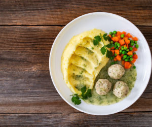 Klopsiki drobiowe w sosie cytrynowo-maślanym z koperkiem – lekkie, świeże i totalnie „na teraz”