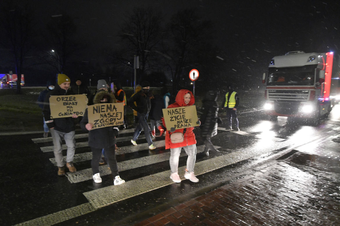 Blokowali rondo bo nie chcą smrodu. „Burmistrz sprzedał nasze zdrowie!”