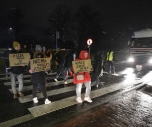 Blokowali rondo bo nie chcą smrodu. „Burmistrz sprzedał nasze zdrowie!”