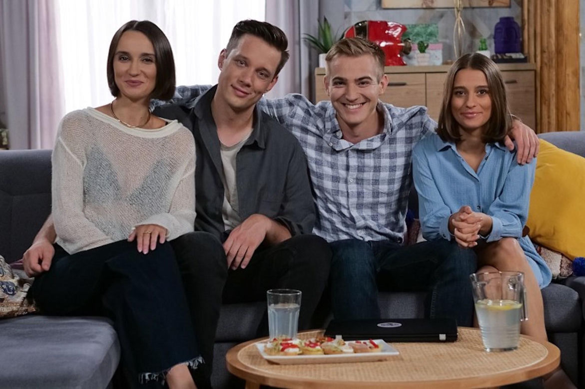 Pierwsza miłość. Melka (Ewa Jakubowicz), Piotrek (Michał Mikołajczak), Anka (Anna Pentz), Biały (Igor Paszczyk)