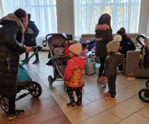 Uchodźcy z Ukrainy w ośrodku w Waplewie