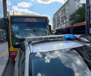 Kobieta przewróciła się w autobusie i zmarła