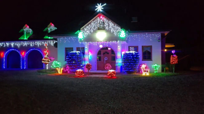 Magia Świąt w Świętokrzyskiem. Gdzie szukać najpiękniej oświetlonych domów? Rzepin i gmina Pawłów skradły show!