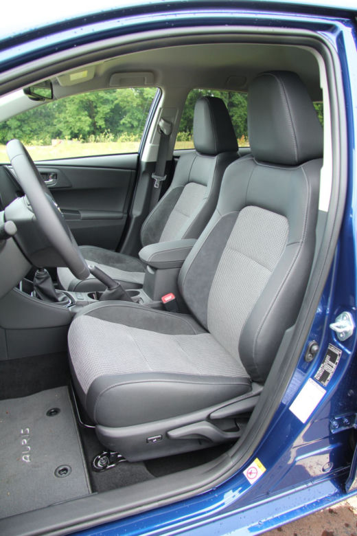 Toyota Auris Touring Sports lifting