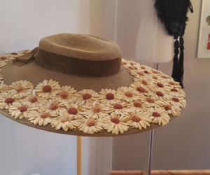 Buty do stóp lotosowych, wachlarze, gorsety i szkła toaletowe! Muzeum Okręgowe w Rzeszowie kupiło nowe eksponaty! [WIDEO, FOTO]