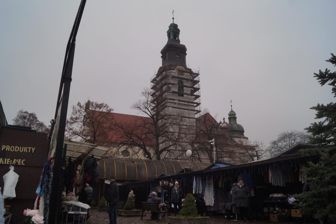 Parking podziemny, targowisko i więcej zieleni. Tak zmieni się plac Piastowski