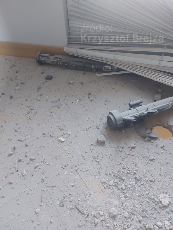 Zdjęcia z Komendy Głównej Policji po wystrzale z granatnika
