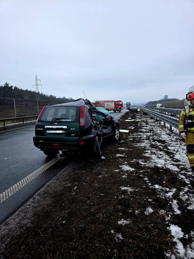 Droga w obu kierunkach jest całkowicie zablokowana