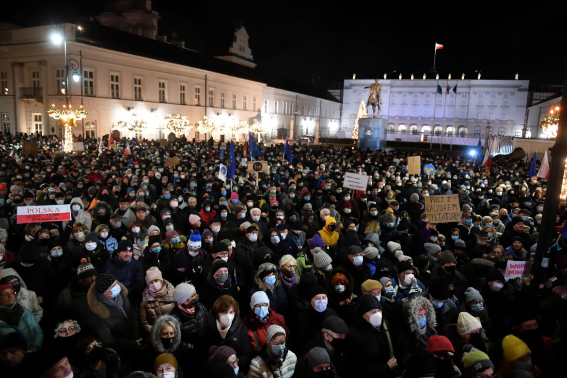 Lex TVN. Protesty w obronie mediów w całej Polsce. Największy w Warszawie