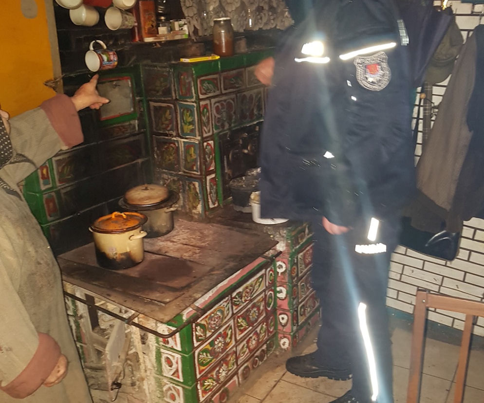 Ogrzewali się parą z garnka. Seniorzy ze Szczucina mogli ZAMARZNĄĆ we własnym domu