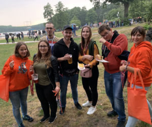Ekipa Eska Summer City na koncercie zespołu Happysad