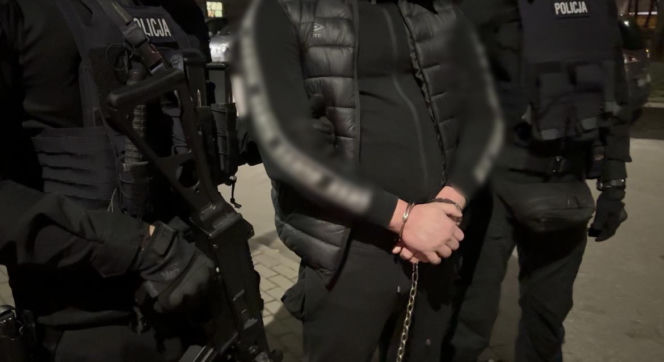 Łódź: Policja rozbiła gang sutenerów! Zmuszali kobiety do prostytucji metodą „loverboya”