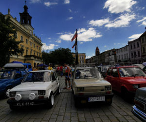 Klasyki motoryzacji na Rynku w Ostrowie Wielkopolskim