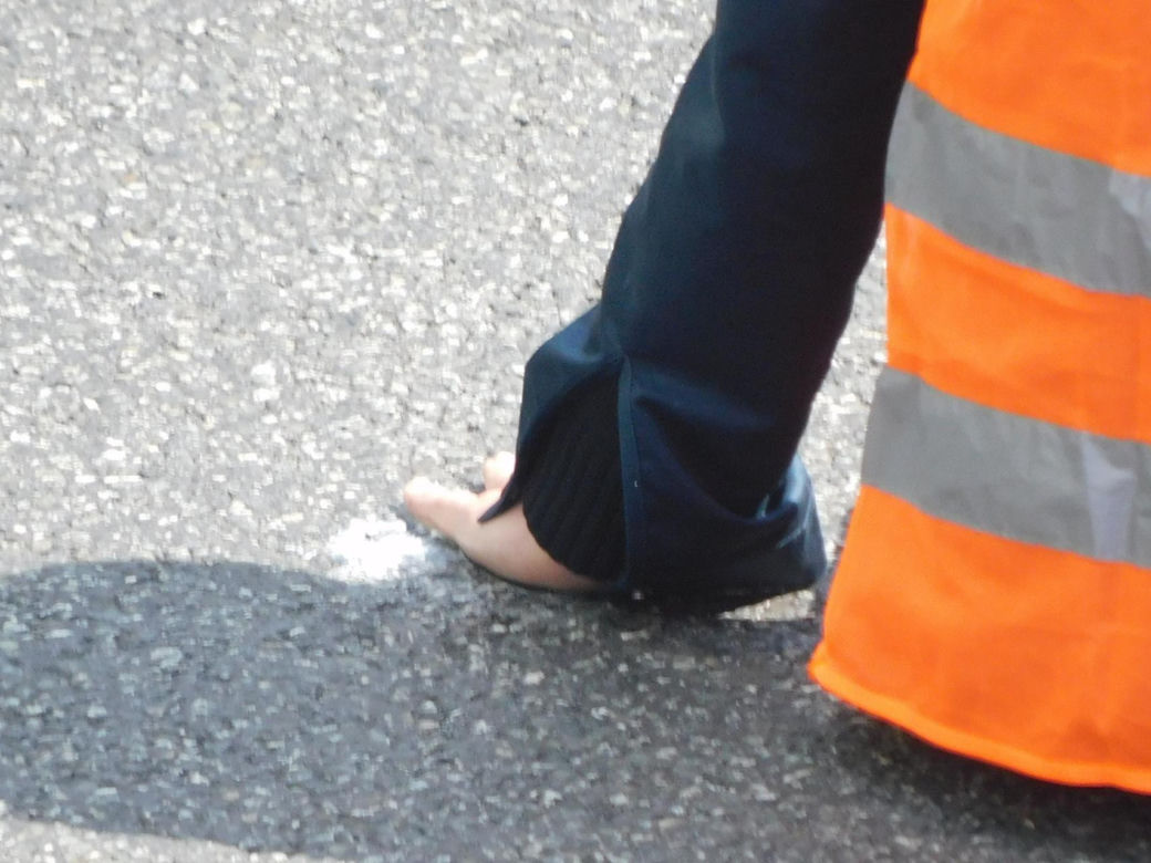 Ostatnie Pokolenie znowu to zrobiło! Przykleili się do asfaltu na trasie S8