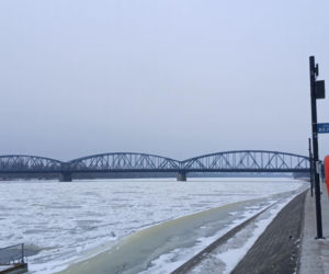 W Toruniu zamarzła Wisła