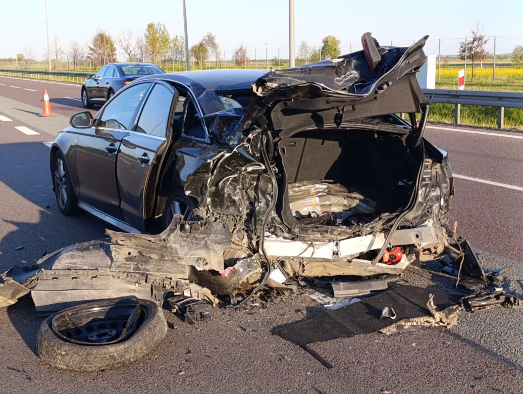 Wypadek na ekspresówce. Dwie osoby trafiły do szpitala