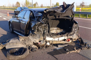Wypadek na ekspresówce. Dwie osoby trafiły do szpitala
