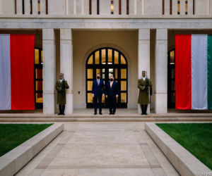 Orban modli się w Polsce o pieniądze