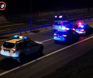 Mężczyzna skoczył z kładki