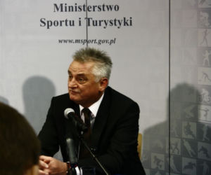 Minister sportu jest zadowolony z postępu prac w Polsce. 