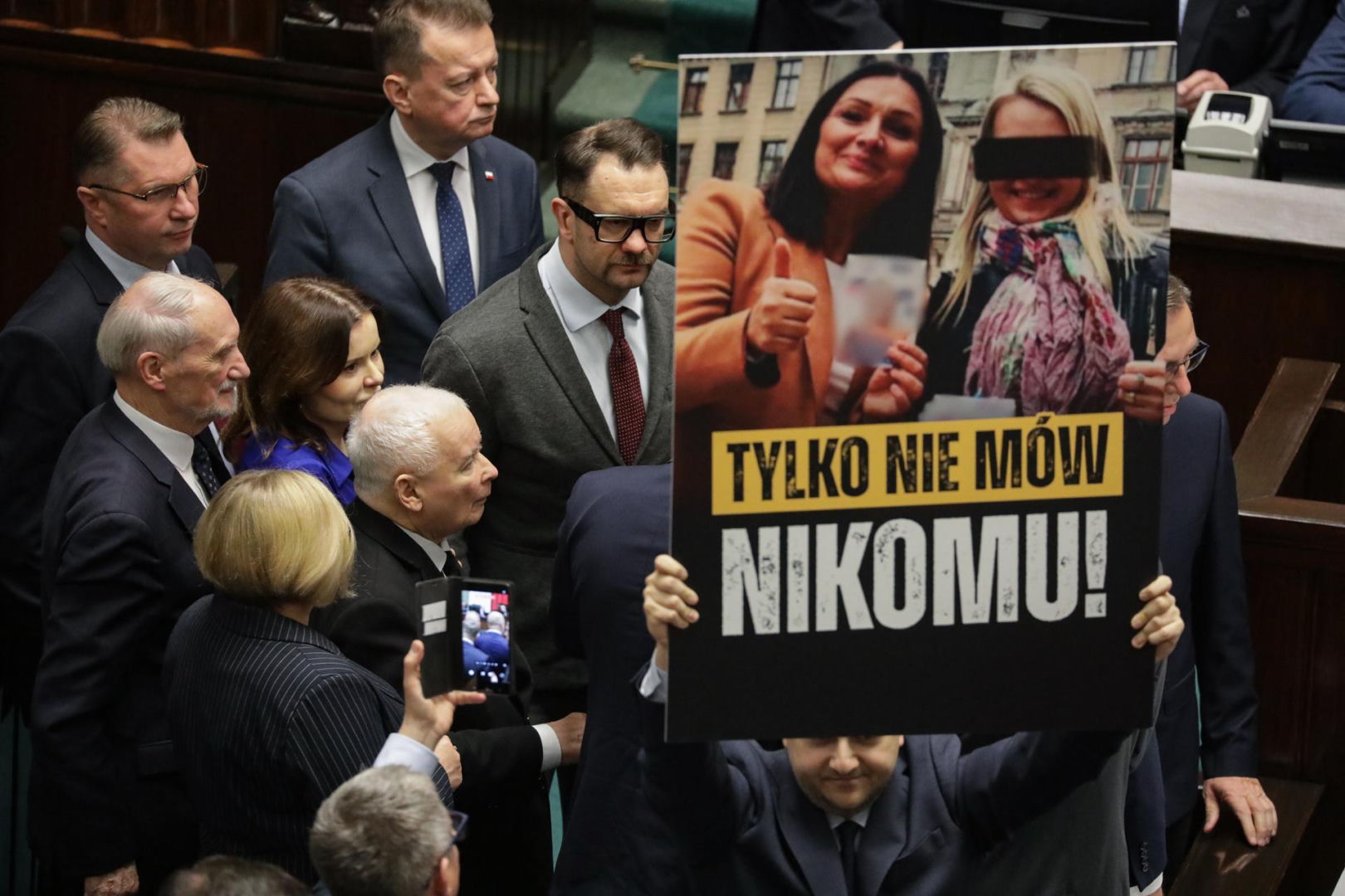 Woś i Matecki poniosą konsekwencje za banery? Czarzasty zapowiada