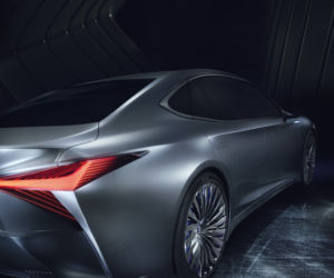 Lexus LS+