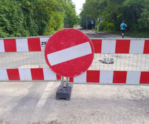Ulica Starkiewicza zamknięta po awarii wodociągu