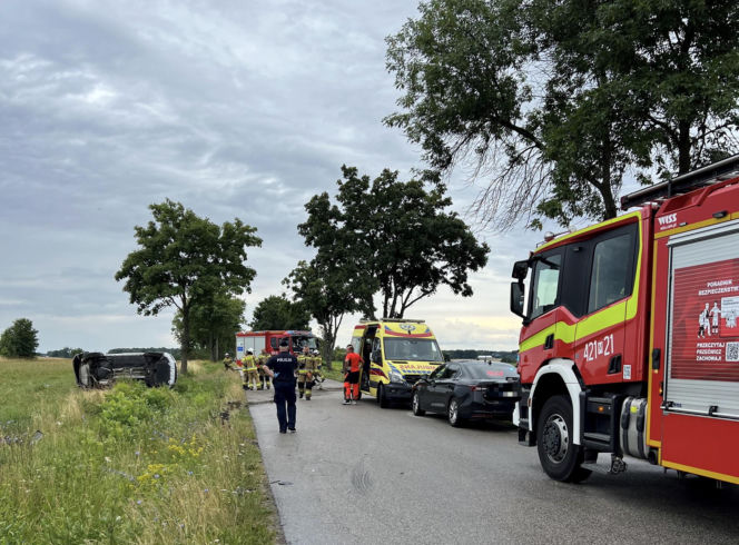 Radiowóz zderzył się z peugeotem. Pięć osób rannych, funkcjonariusze w szpitalu