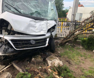 Wypadek w Knyszynie. Zderzenie dwóch busów zablokowało skrzyżowanie [ZDJĘCIA]