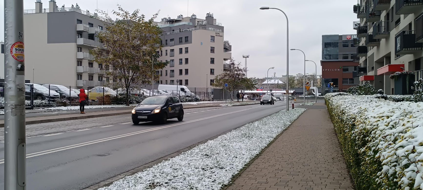 Pierwszy śnieg we Wrocławiu. Czy zima zaskoczyła kierowców? [ZDJĘCIA]