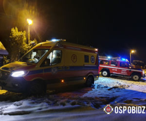 Karetka NIE PRZEDARŁA się przez zaspy. Ratownicy ruszyli w ciemny las. Dramatyczna akcja w Beskidzie Sądeckim