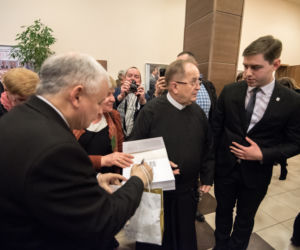 PiS płaci Rydzykowi, Platforma pijanemu spod ambasady