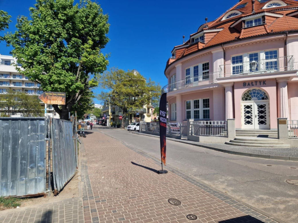 Brutalne pobicie w centrum Międzyzdrojów. Sprawca usłyszał zarzut