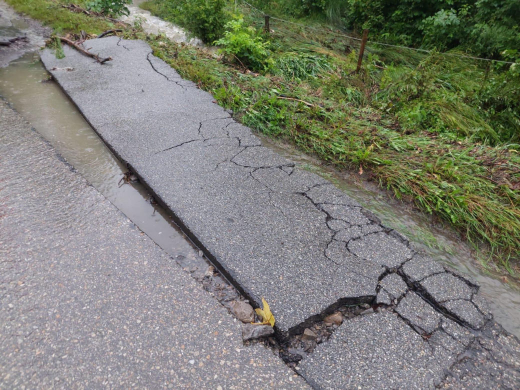 Zalane ulice i posesje. Trudna noc w gminie Goleszów w powiecie cieszyńskim