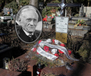 Grób Kazimierza Górskiego w 105. rocznicę urodzin. Wzruszający gest dzieci od razu rzuca się w oczy