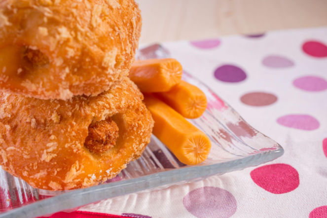 Ziemniaczane pączki z kiełbasą – wytrawny hit na kolację i imprezę z przyjaciółmi