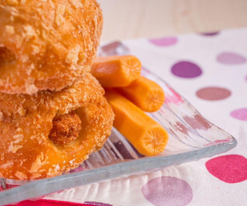 Ziemniaczane pączki z kiełbasą – wytrawny hit na kolację i imprezę z przyjaciółmi