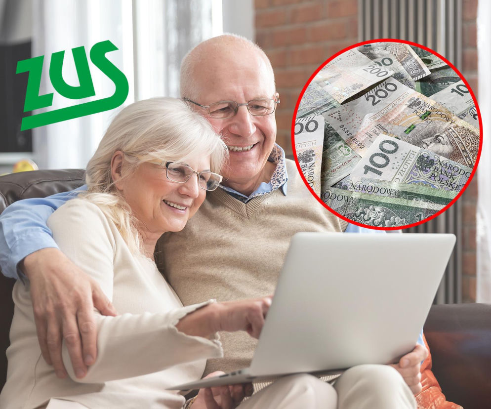 Uśmiechnięci seniorzy przed laptopem, logo ZUS i miniatura z banknotami. O wypłatach emerytur przeczytasz na SE Superbiz.