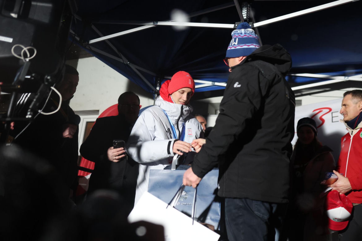 Kacper Tomasiak powitany po IO w rodzinnych stronach