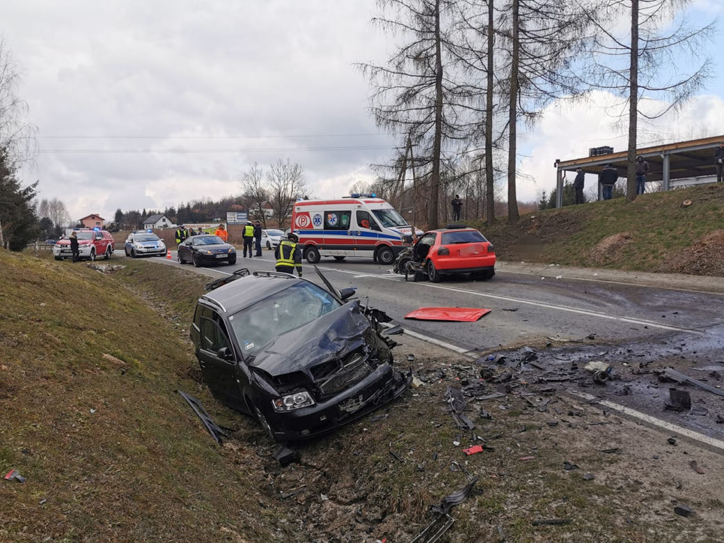 Groźny wypadek na DW 977 w Zabłędzy
