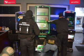 Szemrany biznes na dawnej stacji paliw