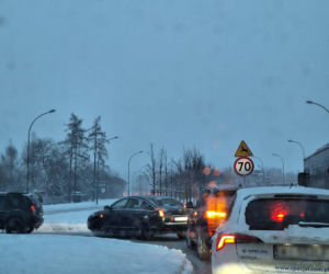 Zima na Podkarpaciu nie odpuszcza. Błoto pośniegowe utrudnia jazdę w regionie