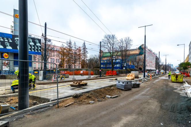 Tramwaj wzdłuż ul. Rakowieckiej w Warszawie - budowa