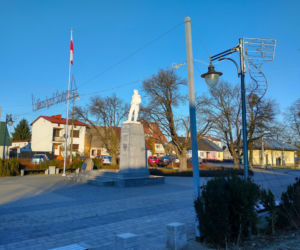 To jedno z najciekawszych miast w województwie łódzkim. W PRL-u stało się polską stolicą cebuli