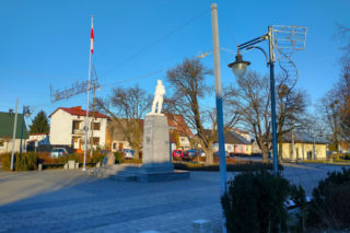 To jedno z najciekawszych miast w województwie łódzkim. W PRL-u stało się polską stolicą cebuli