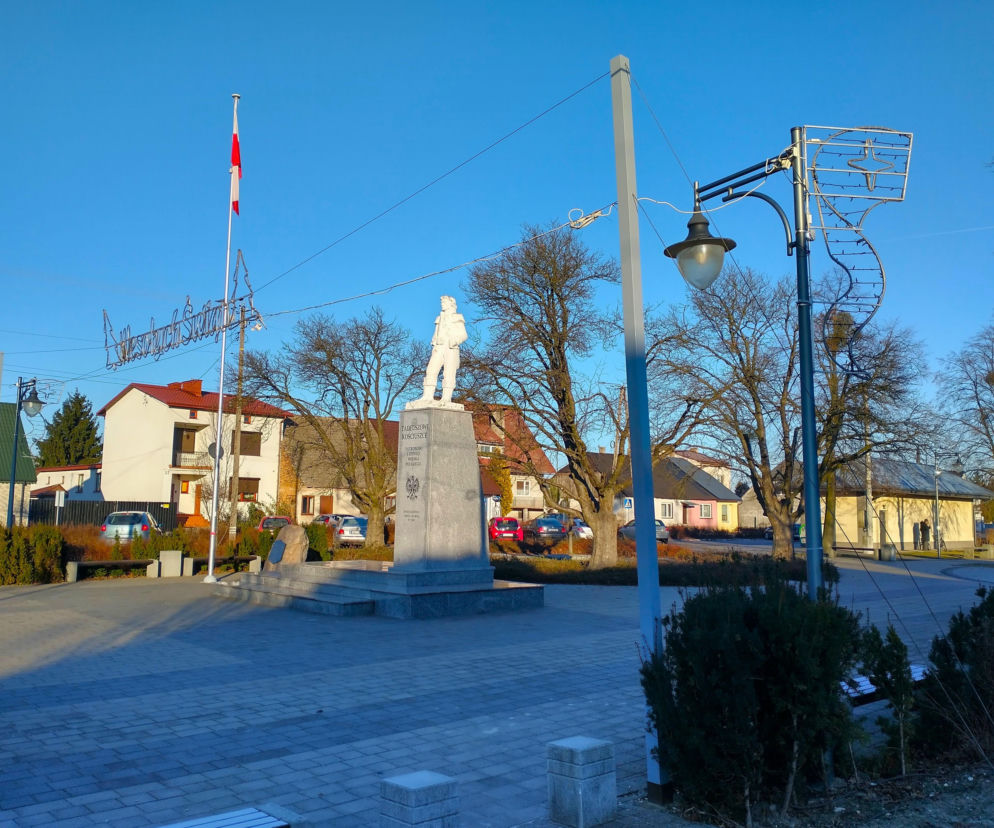 To jedno z najciekawszych miast w województwie łódzkim. W PRL-u stało się polską stolicą cebuli [GALERIA]