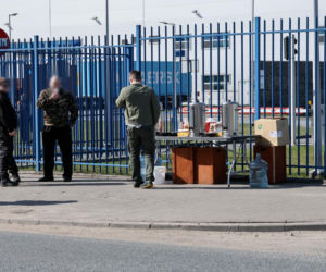 Strzały w łódzkiej fabryce, 400 osób ewakuowanych. Trwa obława