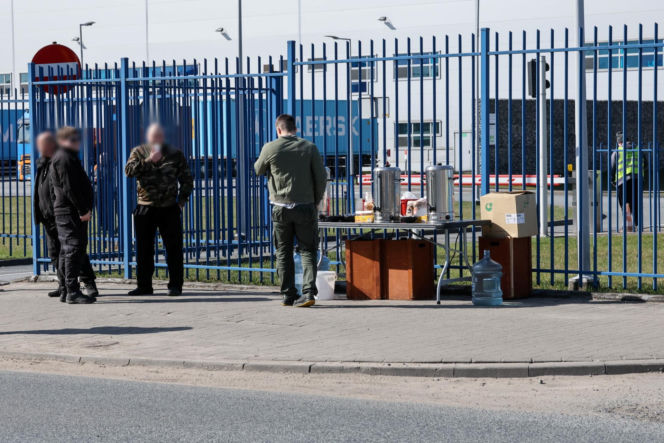 Strzały w łódzkiej fabryce, 400 osób ewakuowanych. Trwa obława